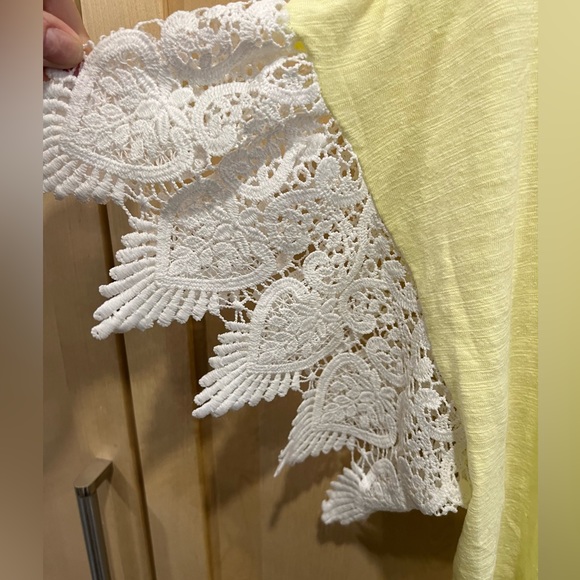 Light laced sleeved top - Picture 3 of 4